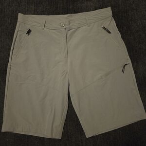Women’s Willit Outdoor Bermuda Shorts in Gray. Size 12